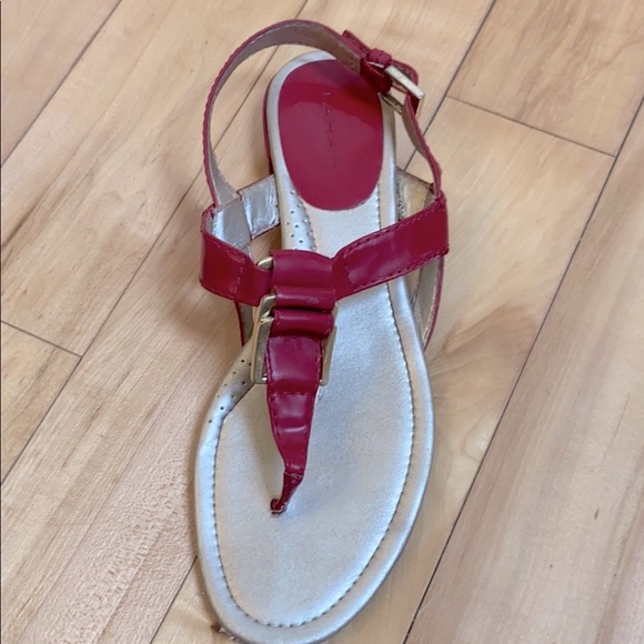 REDUCED Tahari Sheila Flats in red, size 8M - Picture 3 of 4